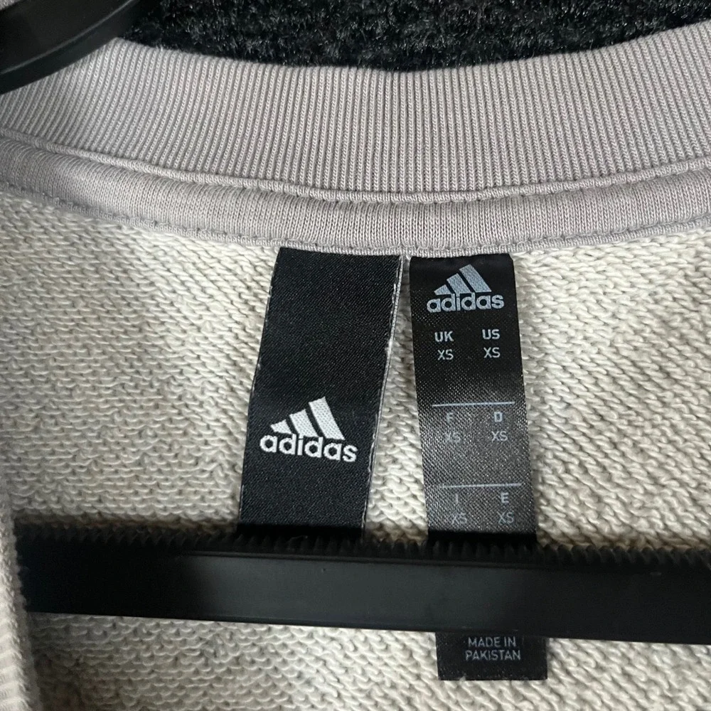 Adidas x Peloton Mens XS Heather Grey Crewneck Sweatshirt Sleeve Graphic Logo‎